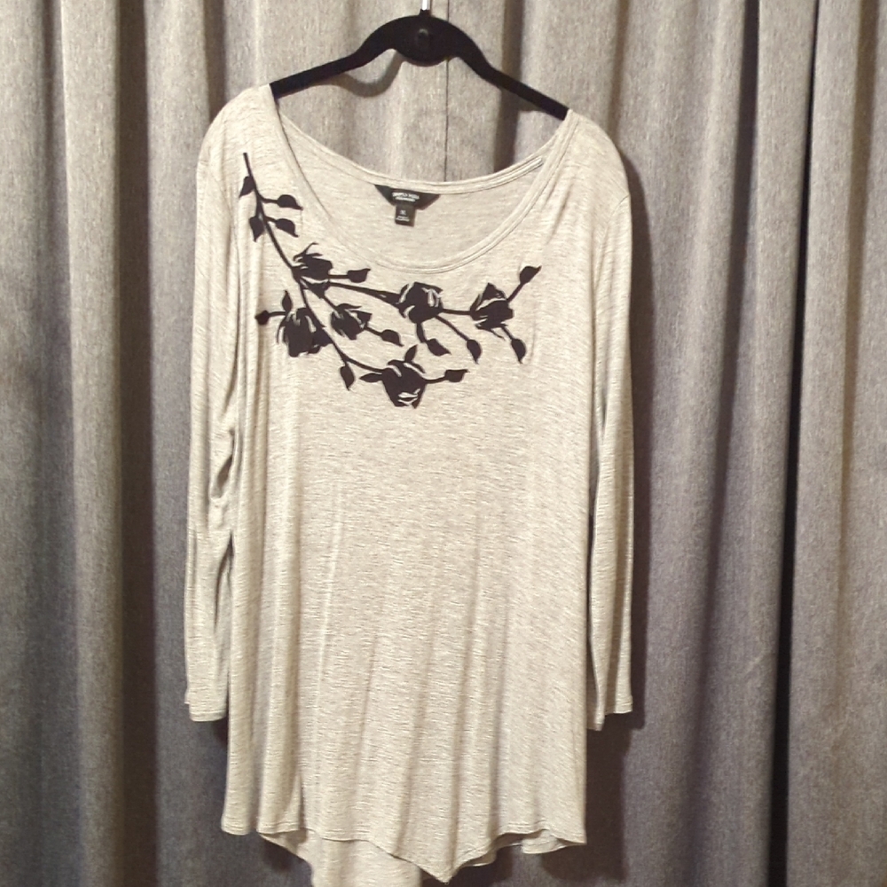 Simply Vera Vera Wang Light Gray Scoop-Neck Tunic with Black Floral Embroidery